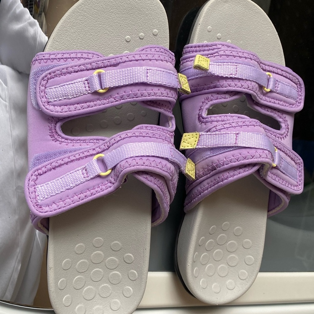 Preowned women’s Vionic flaps 6.5 US Excellent